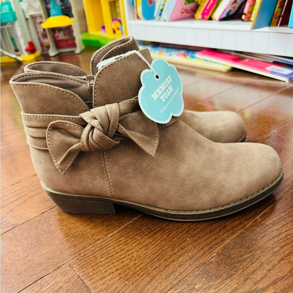 Girls Boots